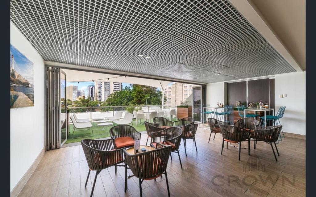 High Floor Ocean View At Surfers Paradise - Hotel Studio Gold Coast Exterior photo